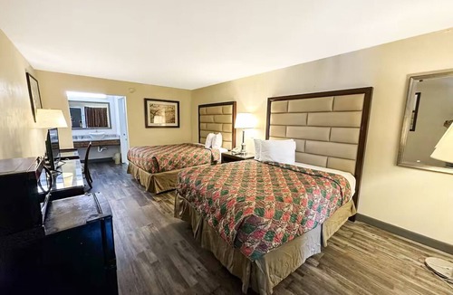 Ridgeway Hotel | 2 Charming Rooms Perfect for Groups & Families+ Pet Owners
