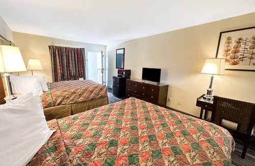 Ridgeway Hotel | 2 Family-Friendly Inviting Rooms Near I-77, w/Free Parking