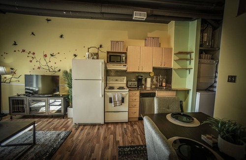 Downtown Edmonton Condo | 2 Full Beds, Memorable 1 Bedroom Condo, Downtown Central, Next to Rogers Place