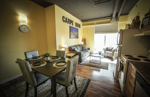 Downtown Edmonton Condo | 2 Full Beds, Memorable 1 Bedroom Condo, Downtown Central, Next to Rogers Place