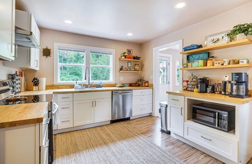 Carrboro House | 2 Mi to UNC Campus! Quiet Escape w/Deck & Grill