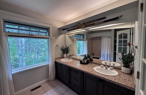 Bragg Creek Bed & Breakfast | 2 Queen Bdrms | 1 Bthrm | Bragg Creek