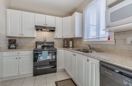 White Rock House | 2 queen bedrooms with 2 full bathrooms. Very rare find