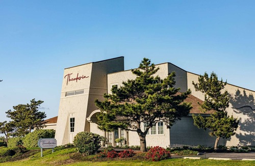 Duck Hotel | 2 Queens with Direct Pool Access + Restaurants & Spa