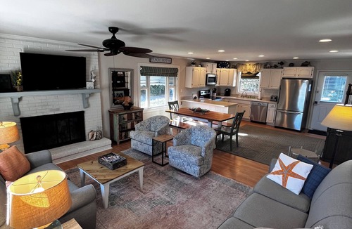 Emerald Isle House | 2 Step - Beachside 3BR/3BA in Emerald Isle, NC
