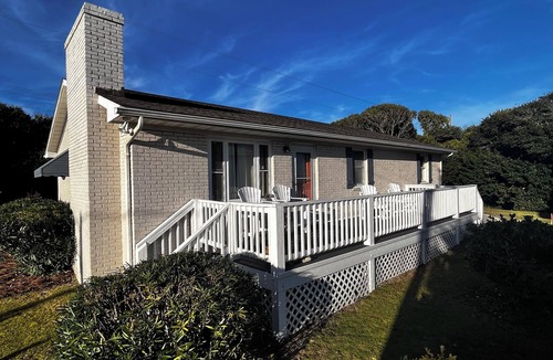 Emerald Isle House | 2 Step - Beachside 3BR/3BA in Emerald Isle, NC