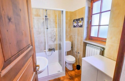 Cannobio Apartment | 2-zimmer-wohnung in Ruhiger und Sonniger Lage nur ca. 700 m vom Strand