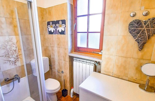 Cannobio Apartment | 2-zimmer-wohnung in Ruhiger und Sonniger Lage nur ca. 700 m vom Strand