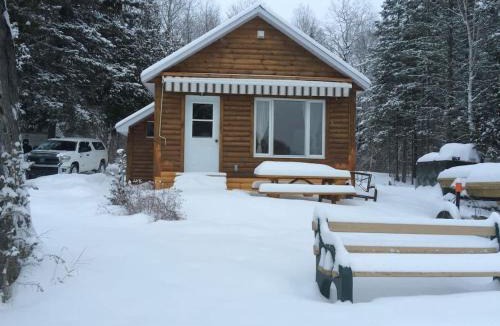 Lejeune Ski Chalet | 200 rang du Lac Lejeune - Chalet au bord du Lac