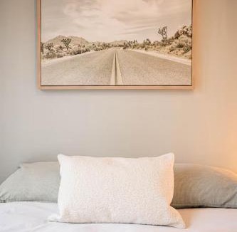 Cote-Des-Neiges—Notre-Dame-De-Grace Apartment | 203 - Fantastic Cozy New 2 Queen Condo with Gym, DT&Airport
