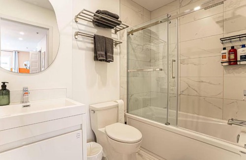 Cote-Des-Neiges—Notre-Dame-De-Grace Apartment | 219 - Abstract Designer King Suite with Parking, DT&Airport