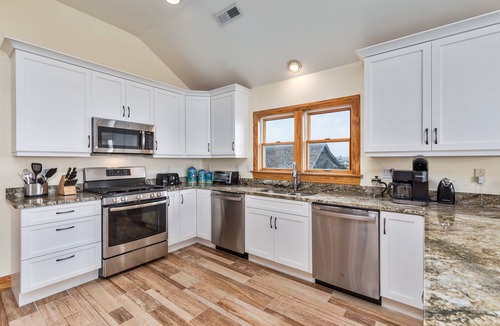 Duck House | 2440 - Solitude South - Oceanfront Duck Retreat | Sleeps 15 + Hot Tub