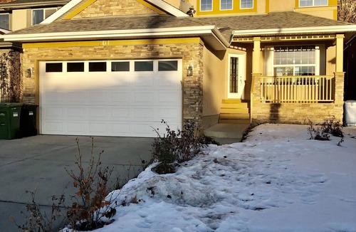 Springbank Hill House | 2500 sq house in springbank hill BL 261818
