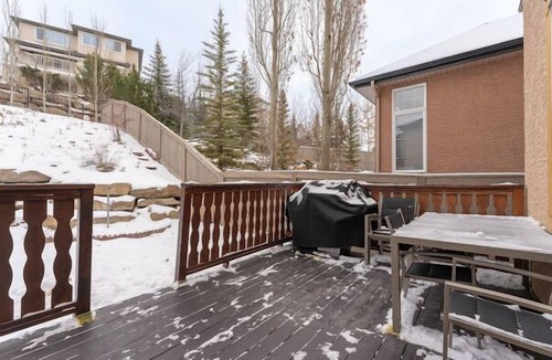Springbank Hill House | 2500 sq house in springbank hill BL 261818