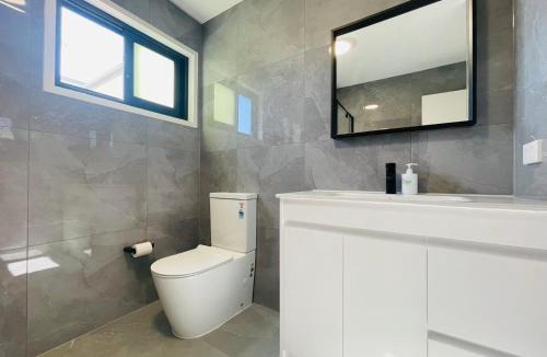 Coopers Plains House | 262ATroughton