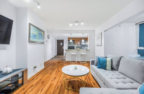 Crosstown Condo | 270° Rare Found downtown Ocean/Mountain/St View/King Suite/Pool/Hot Tub/Sauna
