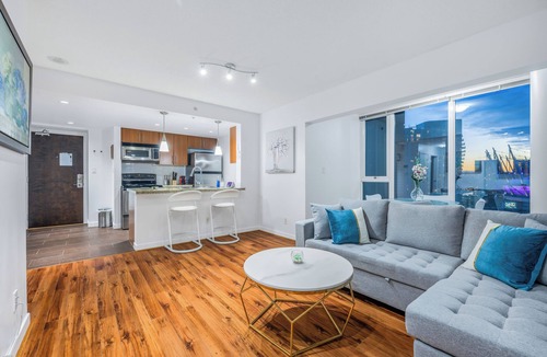 Crosstown Condo | 270° Rare Found downtown Ocean/Mountain/St View/King Suite/Pool/Hot Tub/Sauna