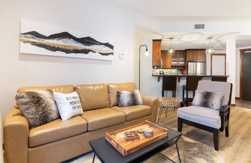 Cougar Creek Condo | 2Bed/2Bath Mountain Getaway with Pool/Hot Tub