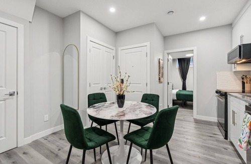 Evanston House | 2BR Basement Suite + Sofa Bed | Near Airport
