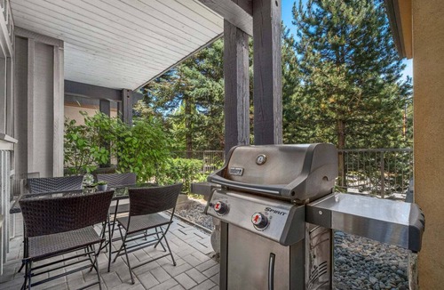 Village North House | 2BR | Lagoons | Private Hot tub | Village Location | Parking