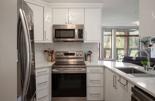 Whistler Condo | 2BR | Nicklaus North Clubhouse | Lake and Mountain View | Gas Fireplace | Parking