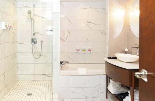 Old Montreal Hotel | 3 Art-Inspired Suites in Historic Old Montreal Near Montreal Science Center