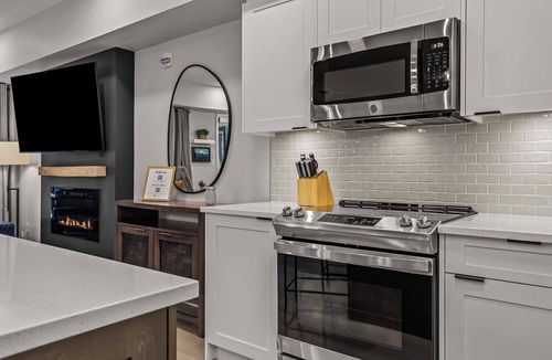 Dead Man's Flats Apartment | 3 Bed/2 Bath Sparrowhawk Resort 1st Floor-Sleeps 8