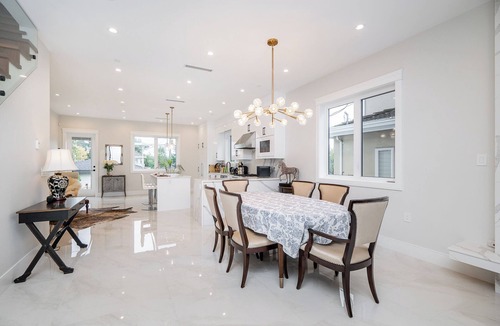Arbutus Ridge House | 3 bed all with ensuite, free parking, minutes to downtown, beaches