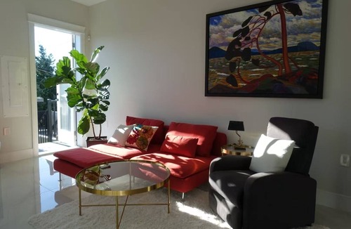 Arbutus Ridge House | 3 bed modern duplex. Minutes to downtow, Airport and Granville Island