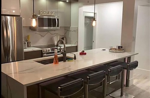 Gastown Condo | 3 bedroom Downtown Vancouver S.Penthouse, near skytrain, shopping & restaurants.