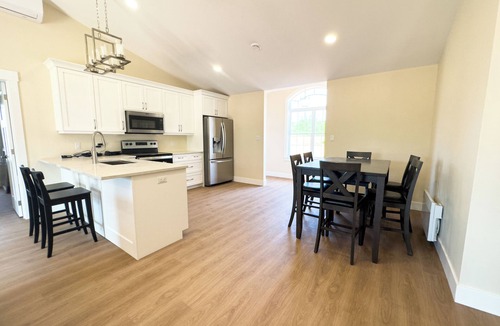 Stanley Bridge House | 3-Bedroom Suite with Outdoor Hot Tub