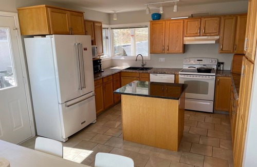Central Okanagan House | 3 BR 5 Bed Upper Floor With Massive Lake view