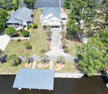 Chocowinity House | 3 BR Riverfront House with Private Boat Dock