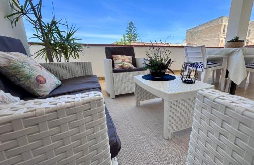 Alcamo Marina Apartment | 3 min Walk to Beach 3BR Apartment with Terrace AC & Parking