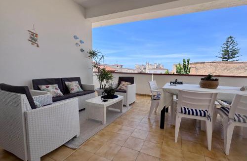 Alcamo Marina Apartment | 3 min Walk to Beach 3BR Apartment with Terrace AC & Parking