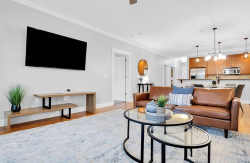 Old West Broad Neighborhood House | 3 Suites | Walkable Historic District Location | The Juliette by AvantStay