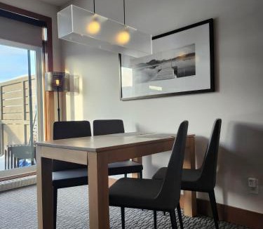 Lac Superieur Village Apartment | 3306 Studio, Condo sur le Lac