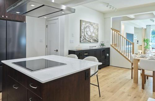 Dunbar House | 3B Designer Home and Modern Luxury