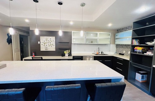 Marpole House | 3Bed+2Bath Steam Sauna Retreat in Vancouver! Family friendly!