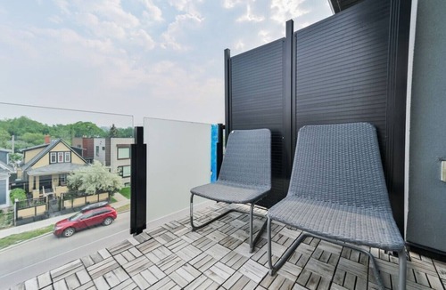 Sunalta Villa | 3BR | Garage | DT Views | Central | Lux Townhome