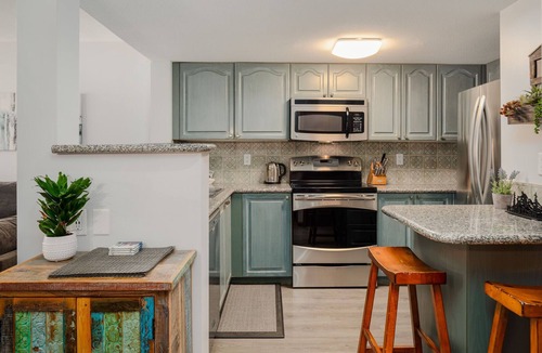 Village North House | 3BR | Sunpath | King Bed | Village Location | Private Patios | Hot Tub & Pool