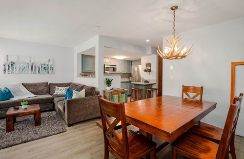 Village North House | 3BR | Sunpath | King Bed | Village Location | Private Patios | Hot Tub & Pool