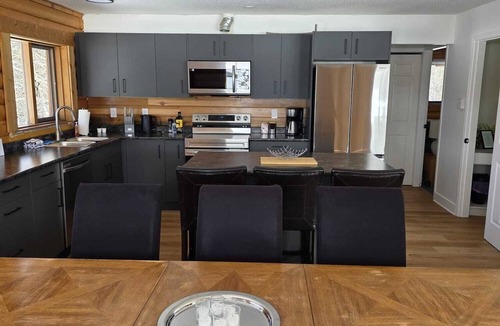 Central Okanagan Cabin | 4 Bdrm Lodge Suite w Hot Tub, beautiful Lake views! Pet Friendly