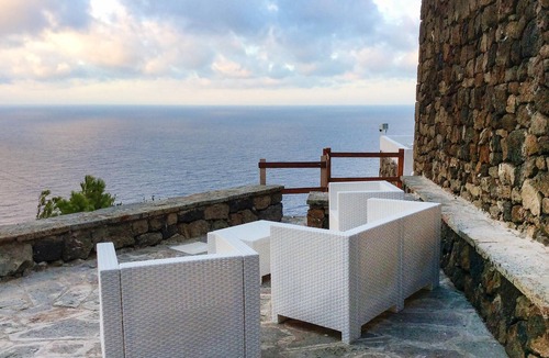 Kamma House | 4 bedroom accommodation in Pantelleria