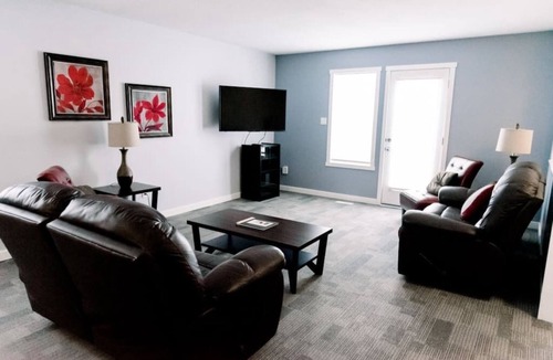 South Lethbridge Condo | #4 South Lethbridge Bright 3 Bedroom Apartment South Lethbridge