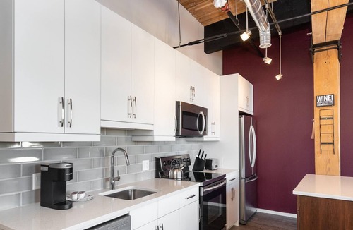 Winnipeg Condo | (403) Exchange District Warm Entire 2 BR 1BATH Loft -Fast WiFi (139)