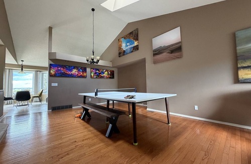 Northwest Calgary House | 4BR Calgary Home | Ping Pong + Parking
