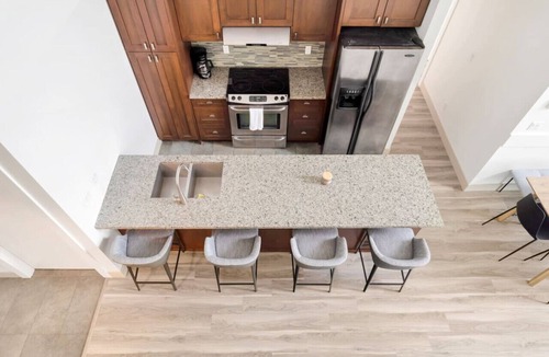 Harrison Hot Springs Apartment | 4BR Penthouse w/Rooftop In The Heart Of Harrison