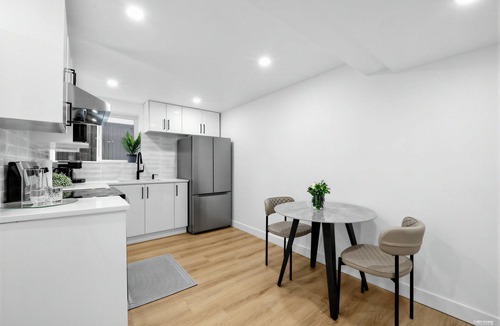 Sunset House | 5 Bedroom 2 Bathroom | 10 min Airport | 20 min Downtown
