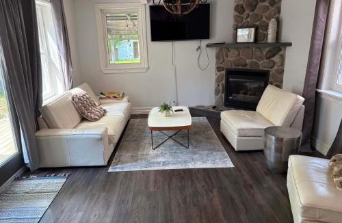 Temiskaming Shores House | 5 Bedroom Downtown Gem, Modern, Comfort, Fireplace, Huge Backyard, Steps to Lake and Broadwalk